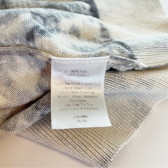 Talbots Gray White Floral 3D Silk Blend 3/4 Sleeve button Front Cardigan Size XL - Picture 4 of 7